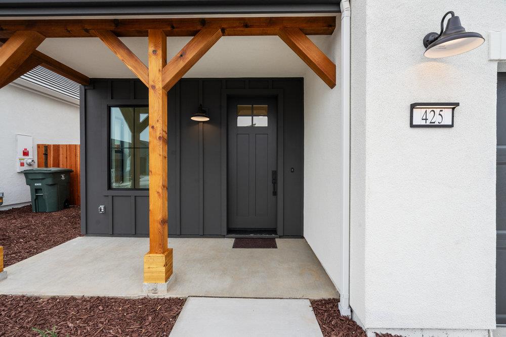 Detail Gallery Image 6 of 23 For 425 Maria Dr, Hollister,  CA 95023 - 3 Beds | 2/1 Baths