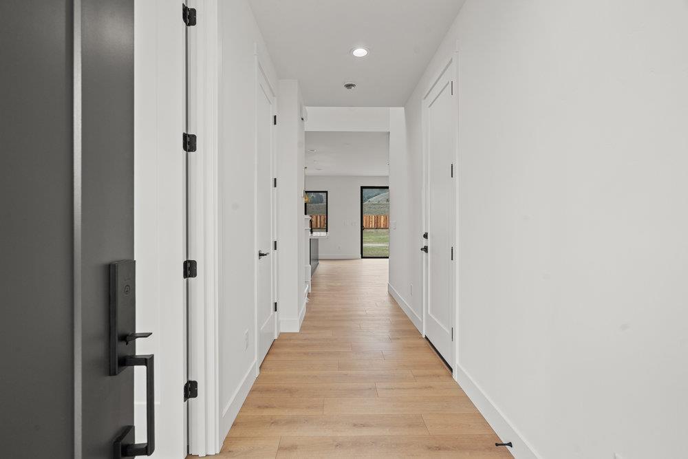 Detail Gallery Image 7 of 23 For 425 Maria Dr, Hollister,  CA 95023 - 3 Beds | 2/1 Baths