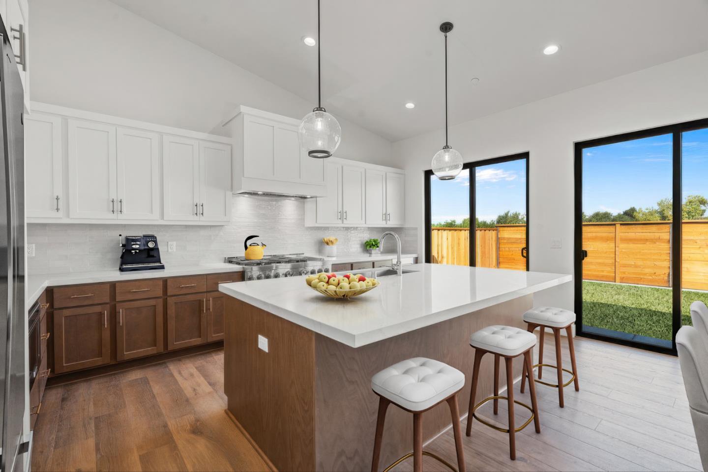 Detail Gallery Image 16 of 27 For 420 Maria #37,  Hollister,  CA 95023 - 4 Beds | 3 Baths