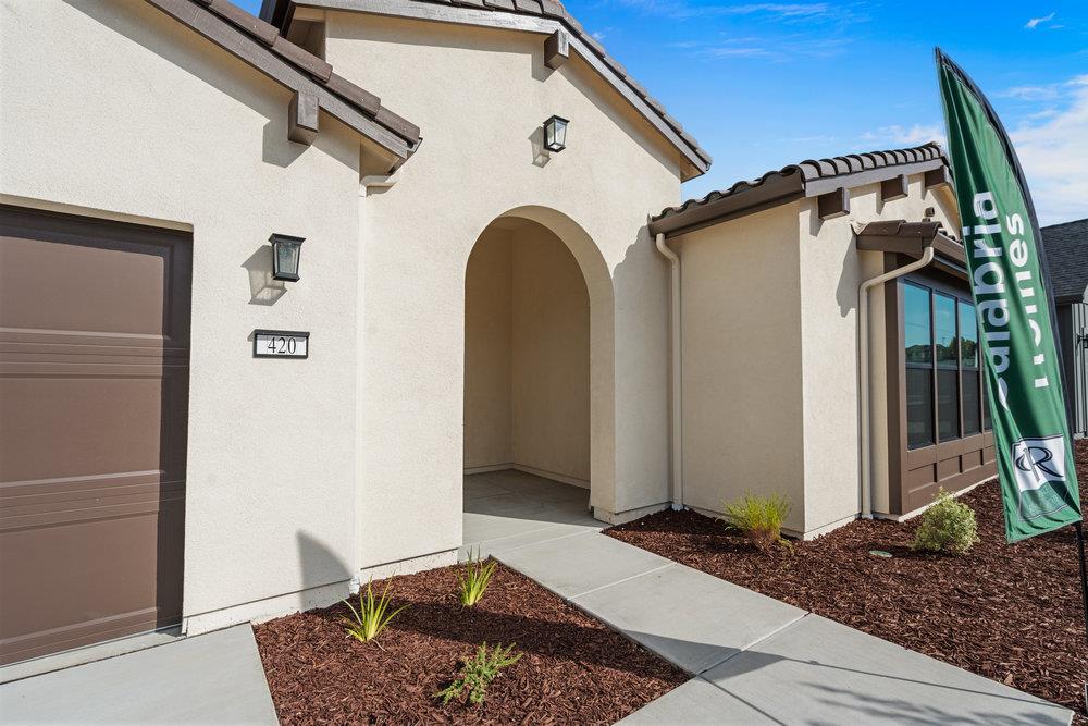 Detail Gallery Image 4 of 27 For 420 Maria #37,  Hollister,  CA 95023 - 4 Beds | 3 Baths