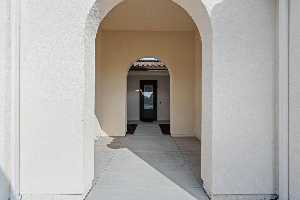 Detail Gallery Image 5 of 27 For 420 Maria #37,  Hollister,  CA 95023 - 4 Beds | 3 Baths