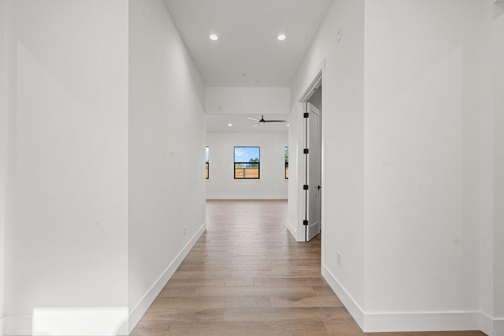 Detail Gallery Image 7 of 27 For 420 Maria #37,  Hollister,  CA 95023 - 4 Beds | 3 Baths