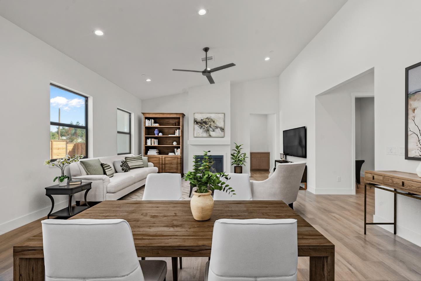 Detail Gallery Image 8 of 27 For 420 Maria #37,  Hollister,  CA 95023 - 4 Beds | 3 Baths