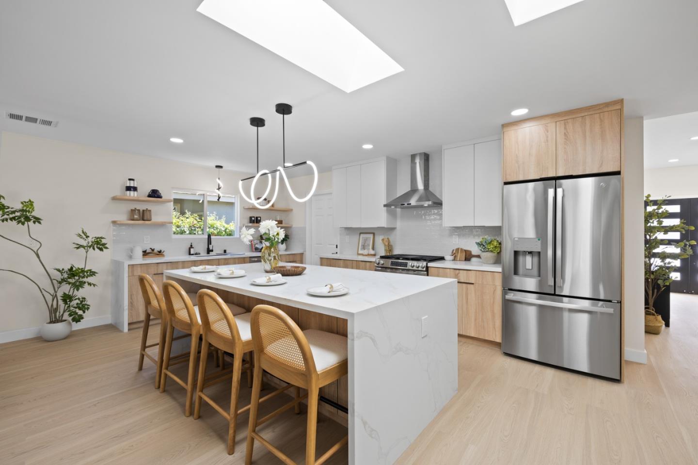 Detail Gallery Image 11 of 36 For 992 Planetree Pl, Sunnyvale,  CA 94086 - 4 Beds | 3 Baths