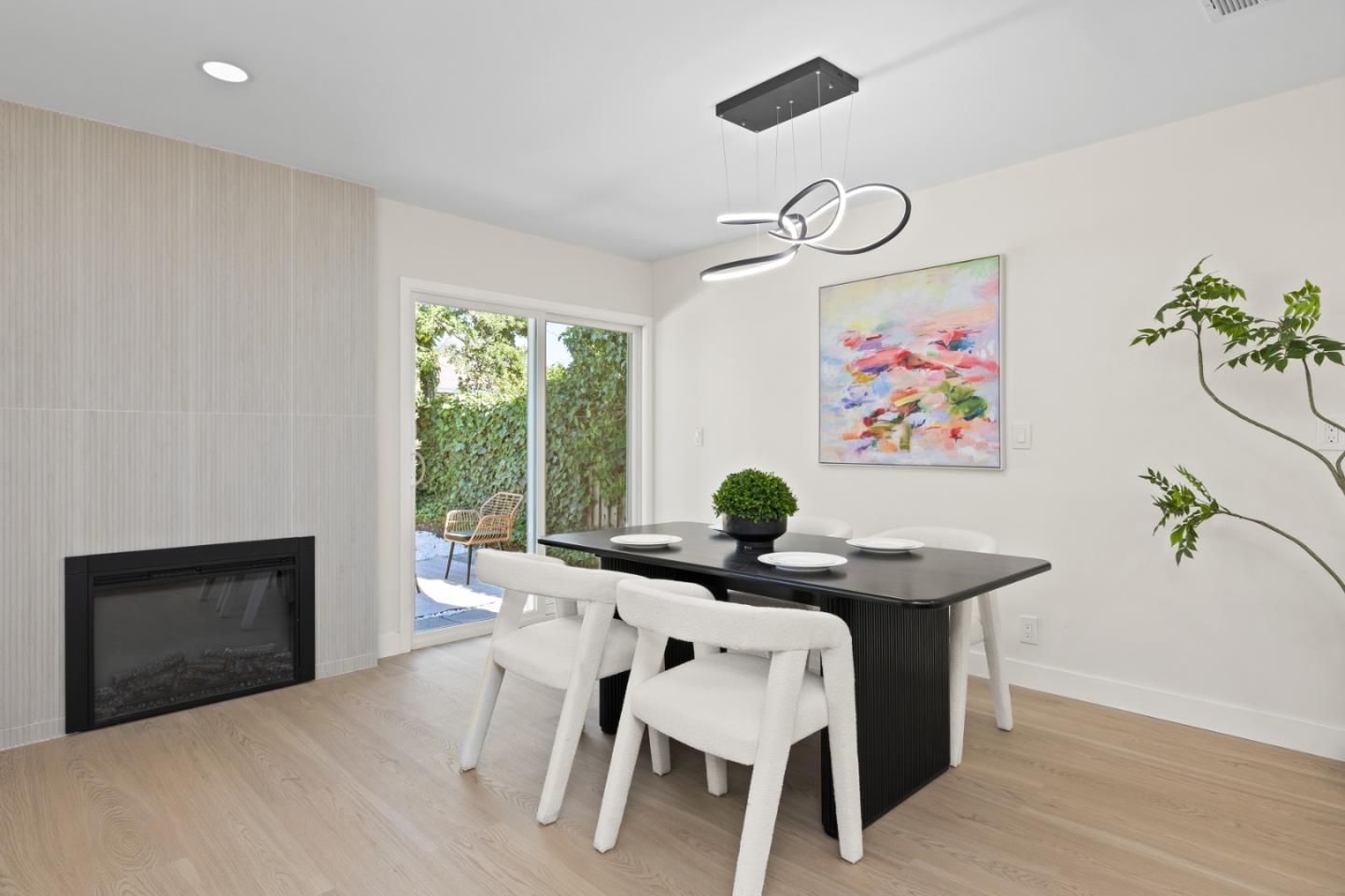 Detail Gallery Image 17 of 36 For 992 Planetree Pl, Sunnyvale,  CA 94086 - 4 Beds | 3 Baths