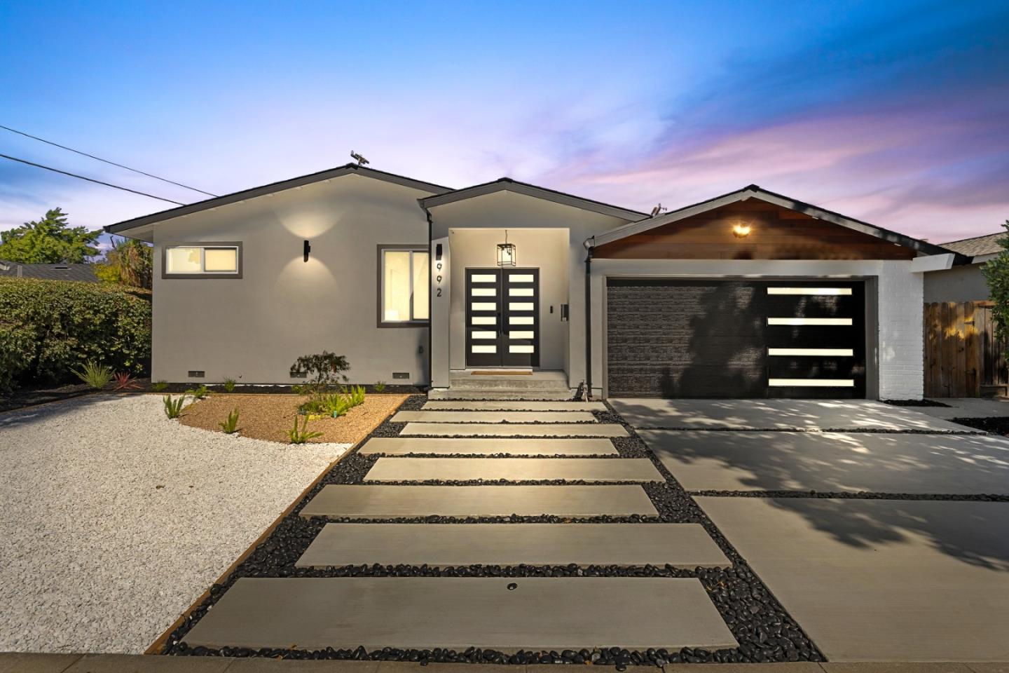 Detail Gallery Image 2 of 36 For 992 Planetree Pl, Sunnyvale,  CA 94086 - 4 Beds | 3 Baths