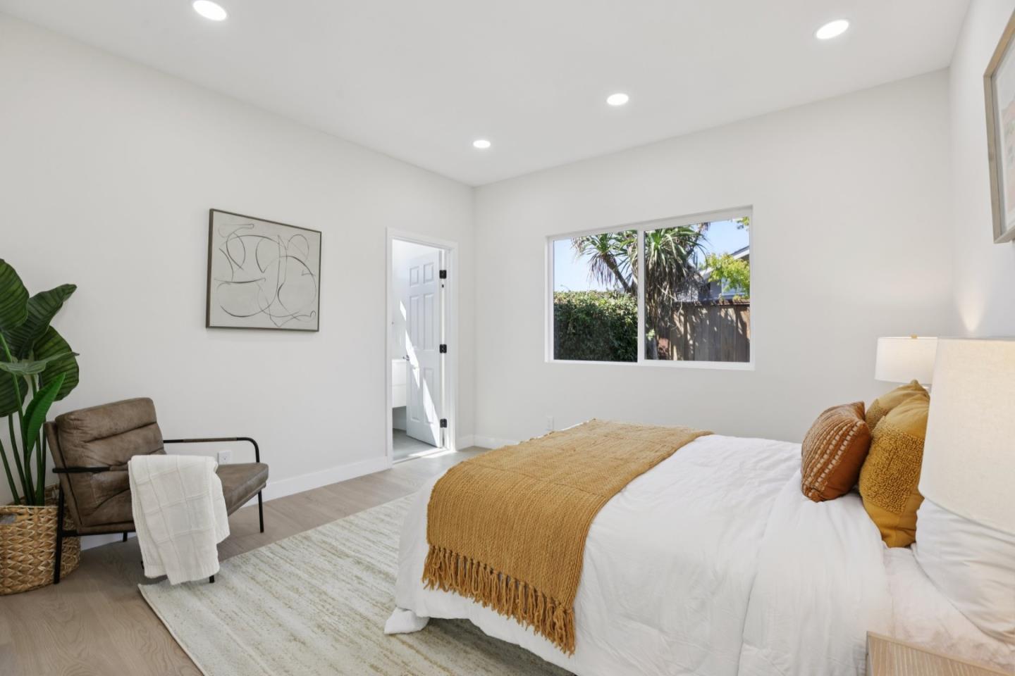 Detail Gallery Image 20 of 36 For 992 Planetree Pl, Sunnyvale,  CA 94086 - 4 Beds | 3 Baths
