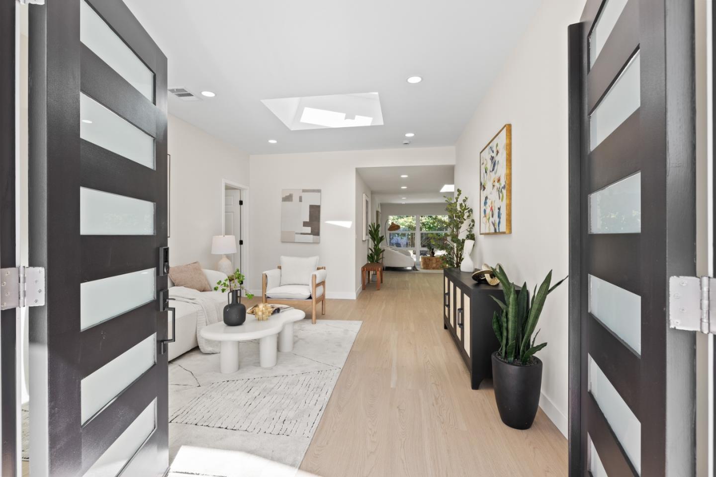 Detail Gallery Image 4 of 36 For 992 Planetree Pl, Sunnyvale,  CA 94086 - 4 Beds | 3 Baths