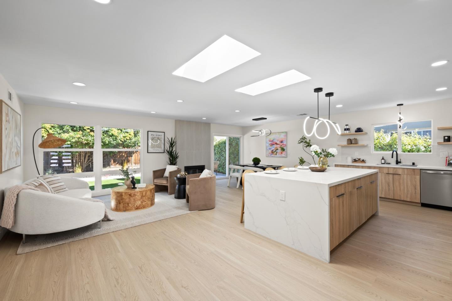 Detail Gallery Image 7 of 36 For 992 Planetree Pl, Sunnyvale,  CA 94086 - 4 Beds | 3 Baths