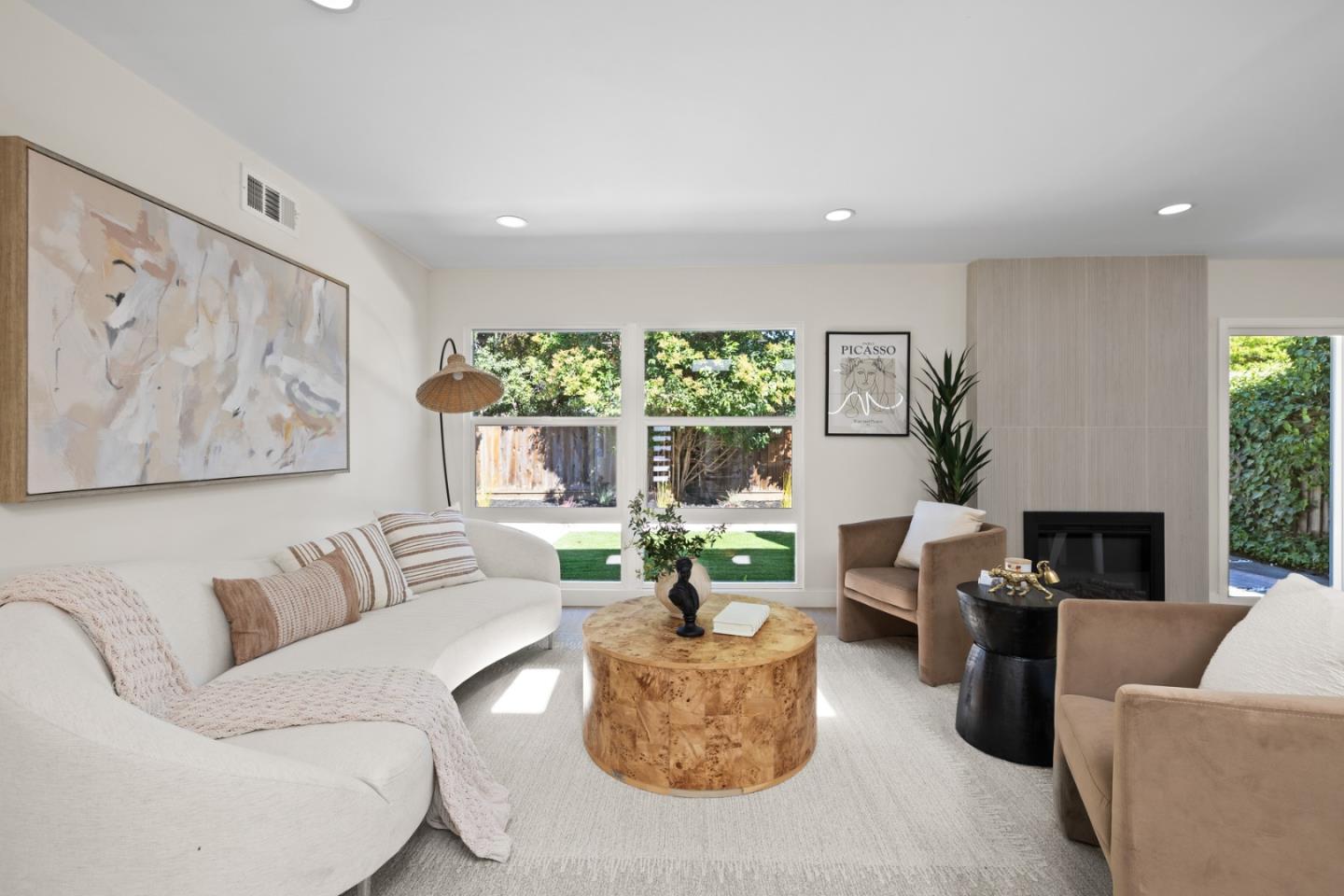 Detail Gallery Image 8 of 36 For 992 Planetree Pl, Sunnyvale,  CA 94086 - 4 Beds | 3 Baths