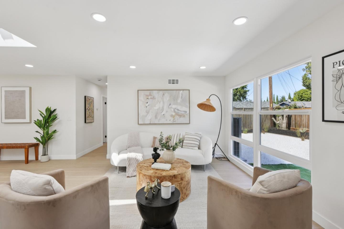 Detail Gallery Image 9 of 36 For 992 Planetree Pl, Sunnyvale,  CA 94086 - 4 Beds | 3 Baths