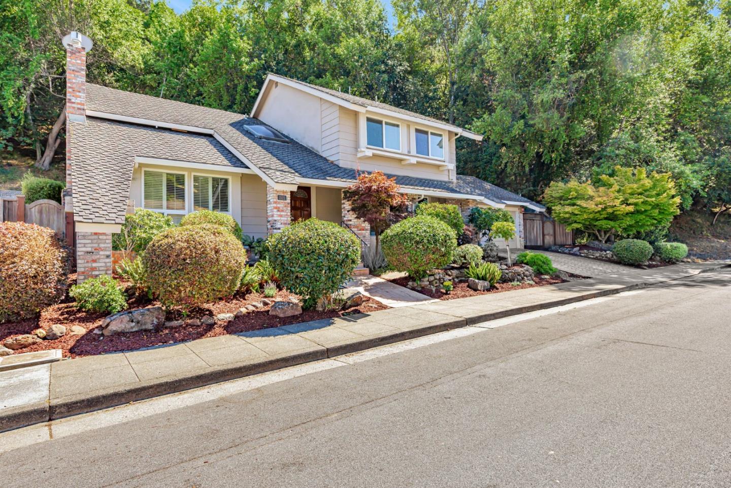 Detail Gallery Image 3 of 43 For 1521 Cherrywood Dr, San Mateo,  CA 94403 - 5 Beds | 2/1 Baths