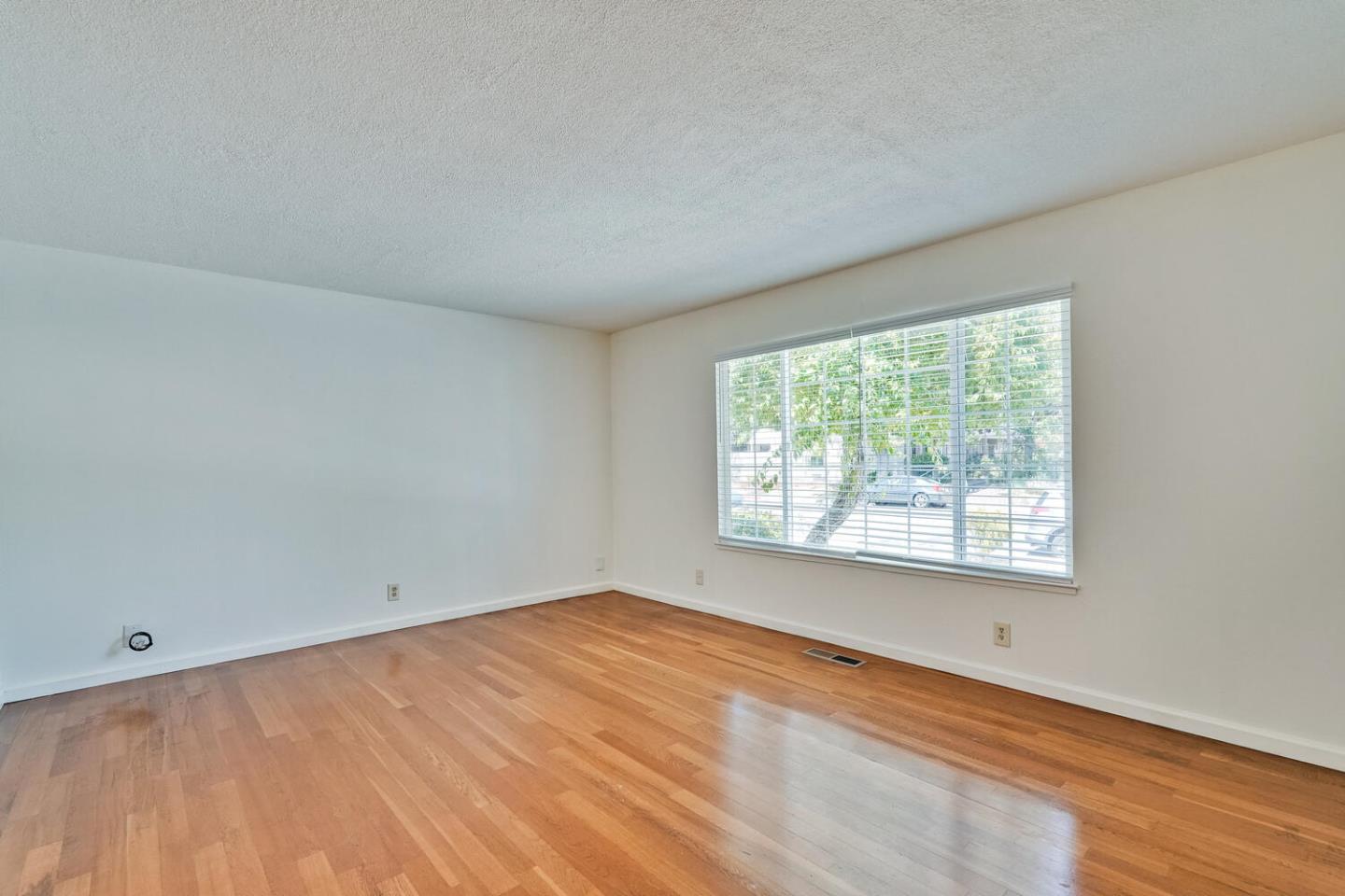 Detail Gallery Image 4 of 21 For 401 Lynn Ave, Milpitas,  CA 95035 - – Beds | – Baths