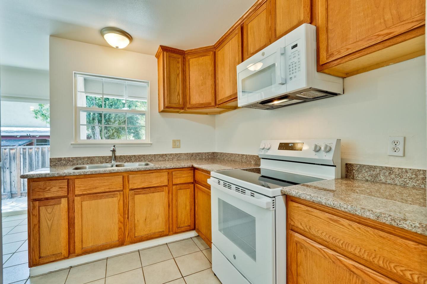 Detail Gallery Image 6 of 21 For 401 Lynn Ave, Milpitas,  CA 95035 - – Beds | – Baths