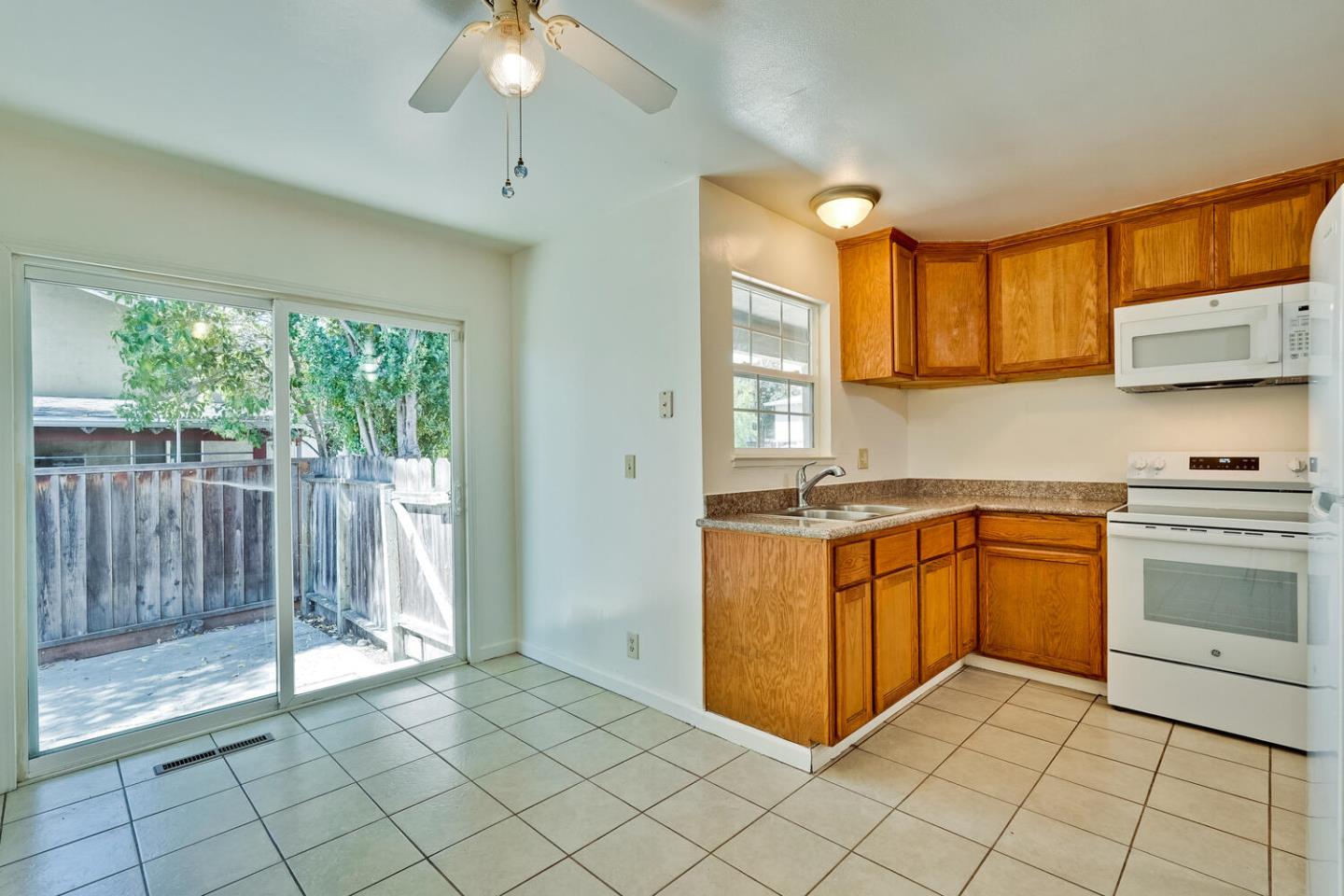 Detail Gallery Image 7 of 21 For 401 Lynn Ave, Milpitas,  CA 95035 - – Beds | – Baths