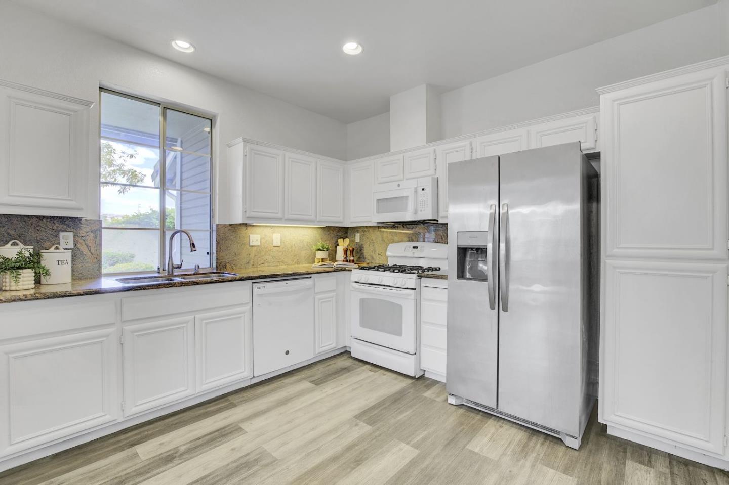 Detail Gallery Image 11 of 46 For 7 Crystal Ct, Milpitas,  CA 95035 - 3 Beds | 2/1 Baths