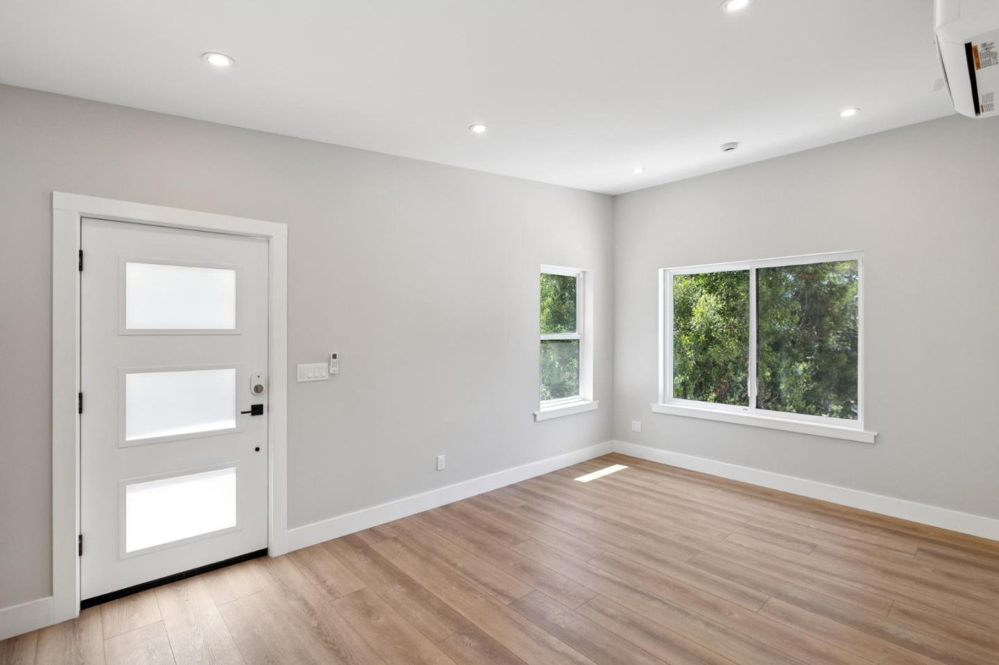 Detail Gallery Image 3 of 11 For 196 Amapola Ave a,  Pacifica,  CA 94044 - 1 Beds | 1 Baths