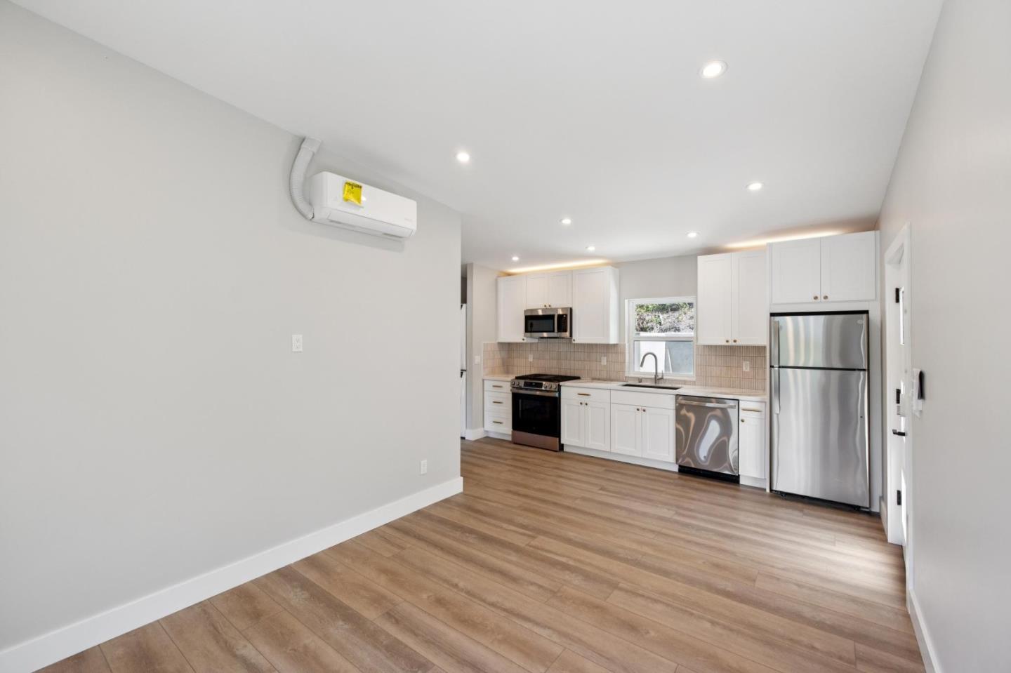 Detail Gallery Image 4 of 11 For 196 Amapola Ave a,  Pacifica,  CA 94044 - 1 Beds | 1 Baths