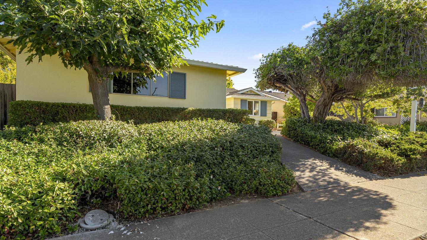 Detail Gallery Image 10 of 50 For 940 Kennard Way, Sunnyvale,  CA 94087 - 4 Beds | 2 Baths