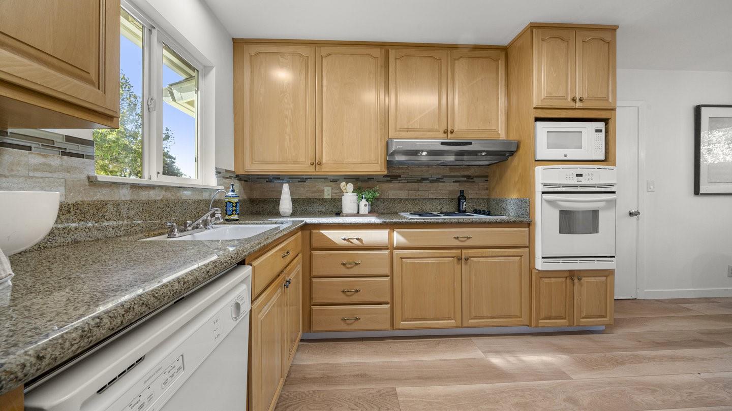 Detail Gallery Image 11 of 50 For 940 Kennard Way, Sunnyvale,  CA 94087 - 4 Beds | 2 Baths