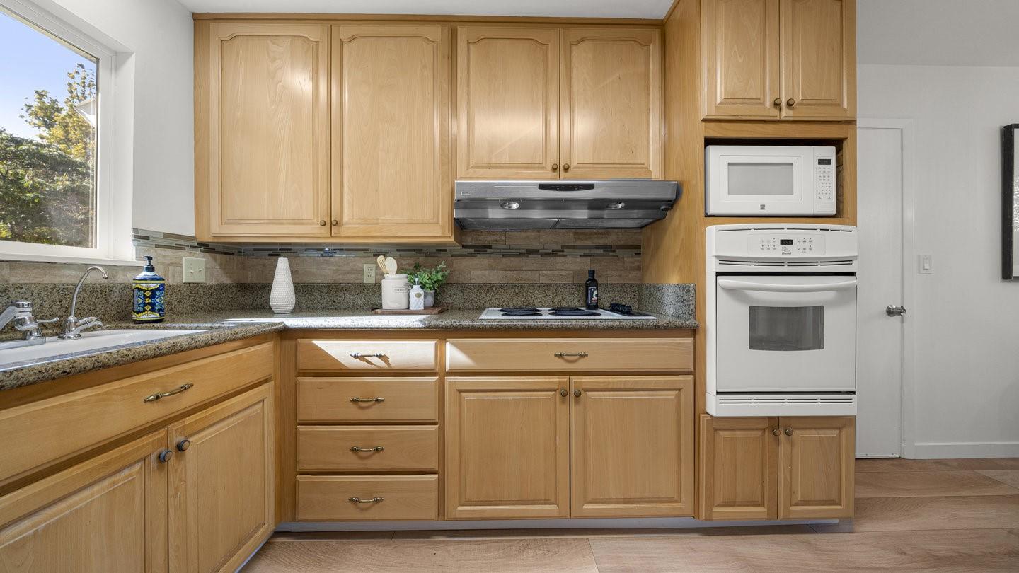 Detail Gallery Image 12 of 50 For 940 Kennard Way, Sunnyvale,  CA 94087 - 4 Beds | 2 Baths