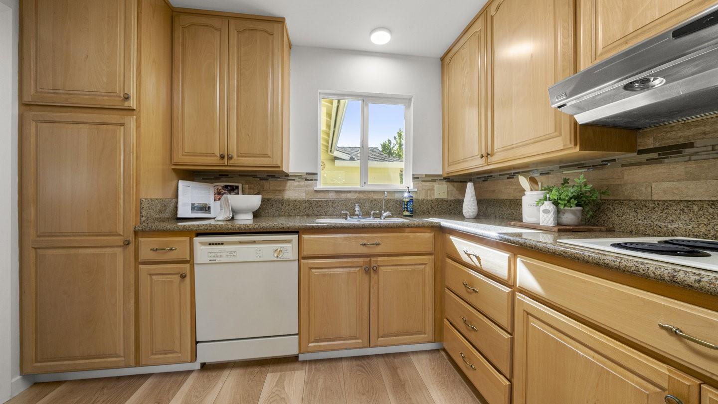 Detail Gallery Image 14 of 50 For 940 Kennard Way, Sunnyvale,  CA 94087 - 4 Beds | 2 Baths