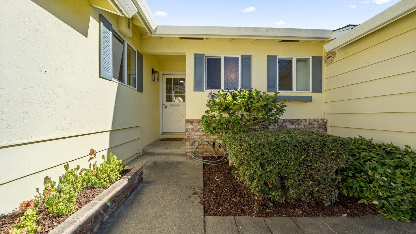Detail Gallery Image 9 of 50 For 940 Kennard Way, Sunnyvale,  CA 94087 - 4 Beds | 2 Baths