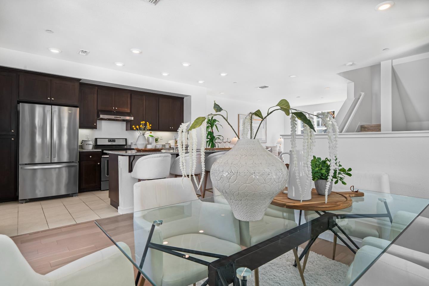 Detail Gallery Image 10 of 46 For 119 Orbit Way, Mountain View,  CA 94043 - 4 Beds | 3/1 Baths