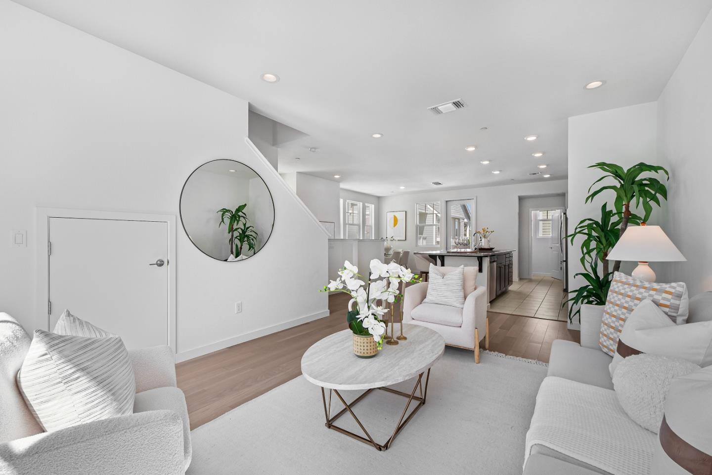 Detail Gallery Image 4 of 46 For 119 Orbit Way, Mountain View,  CA 94043 - 4 Beds | 3/1 Baths