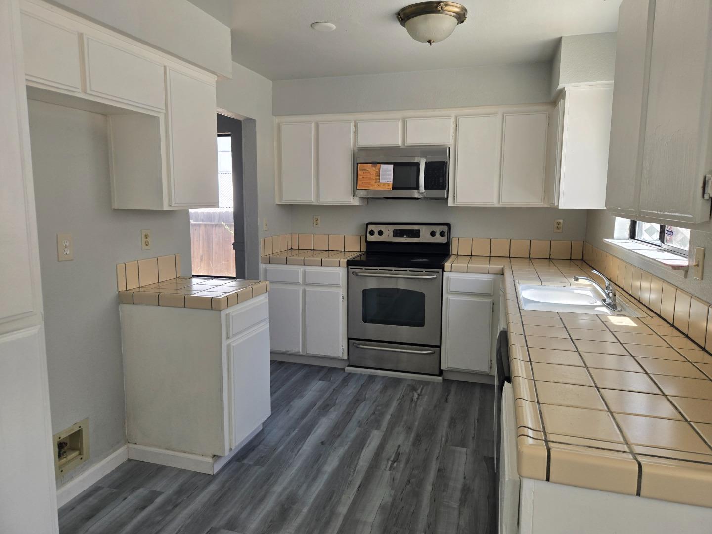 Detail Gallery Image 10 of 17 For 608 Bluerock Dr, Antioch,  CA 94509 - 4 Beds | 2/1 Baths