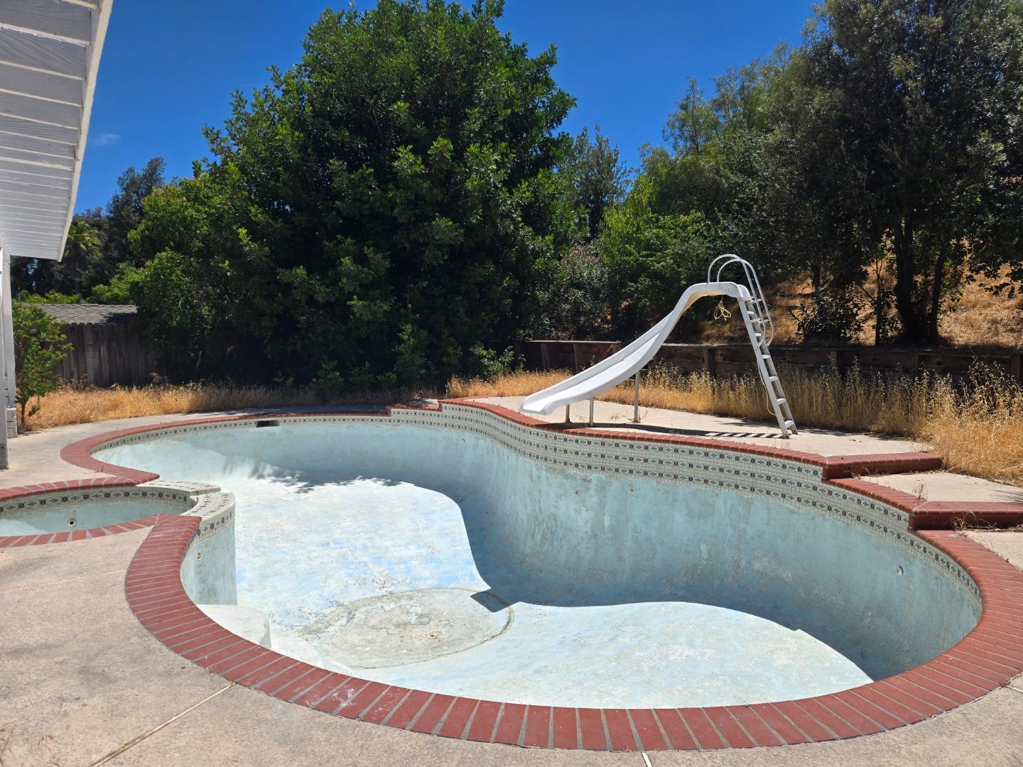 Detail Gallery Image 16 of 17 For 608 Bluerock Dr, Antioch,  CA 94509 - 4 Beds | 2/1 Baths