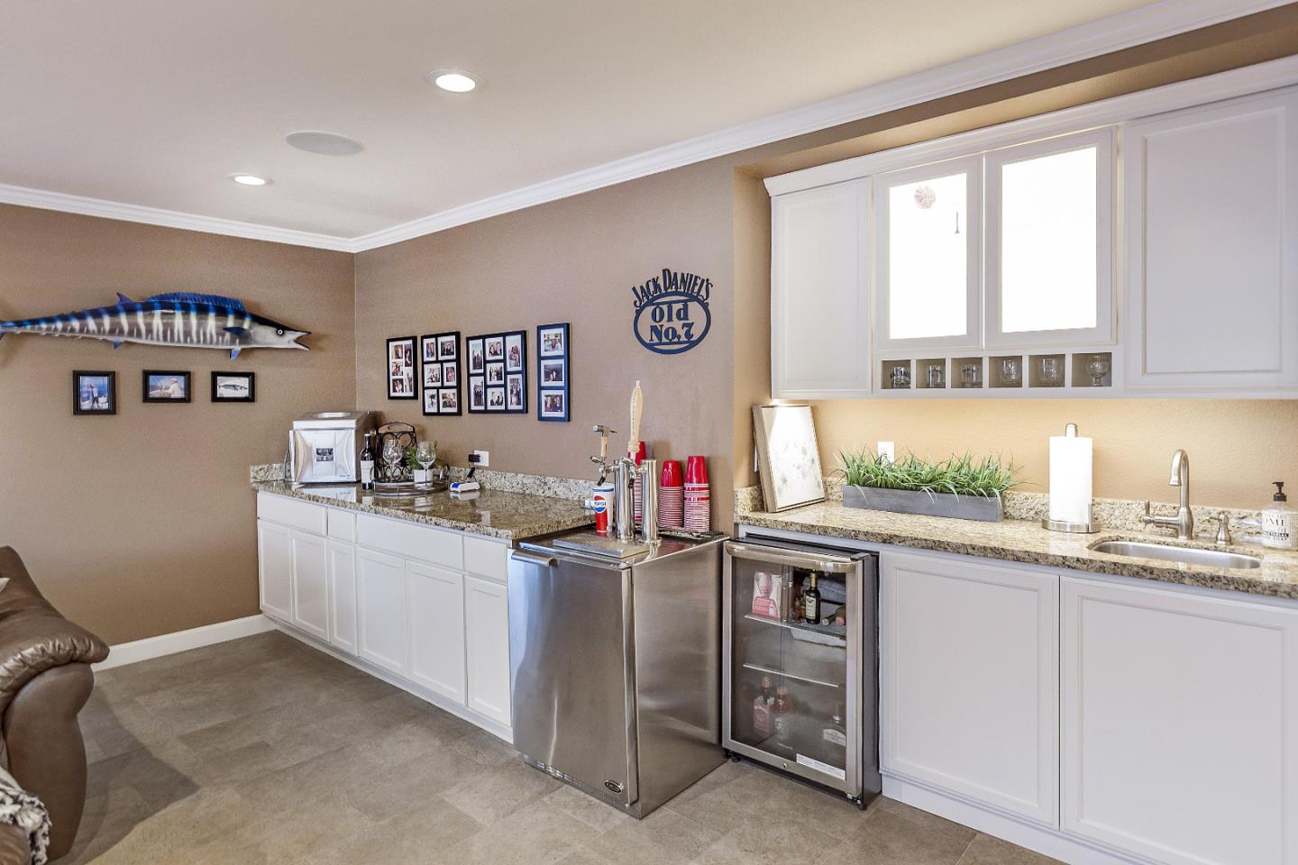 Detail Gallery Image 10 of 33 For 1006 Almarida Dr, San Jose,  CA 95128 - 4 Beds | 3 Baths