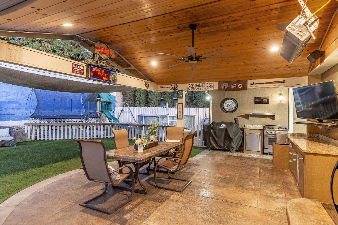 Detail Gallery Image 27 of 33 For 1006 Almarida Dr, San Jose,  CA 95128 - 4 Beds | 3 Baths