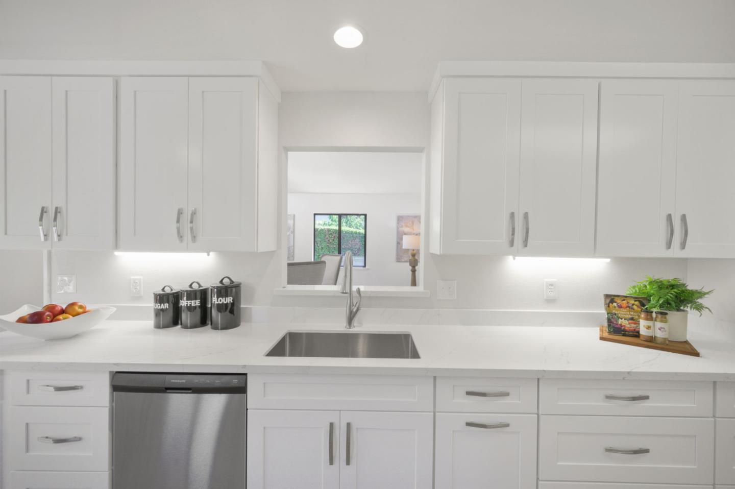 Detail Gallery Image 10 of 41 For 731 Old San Francisco Rd, Sunnyvale,  CA 94086 - 4 Beds | 2/1 Baths