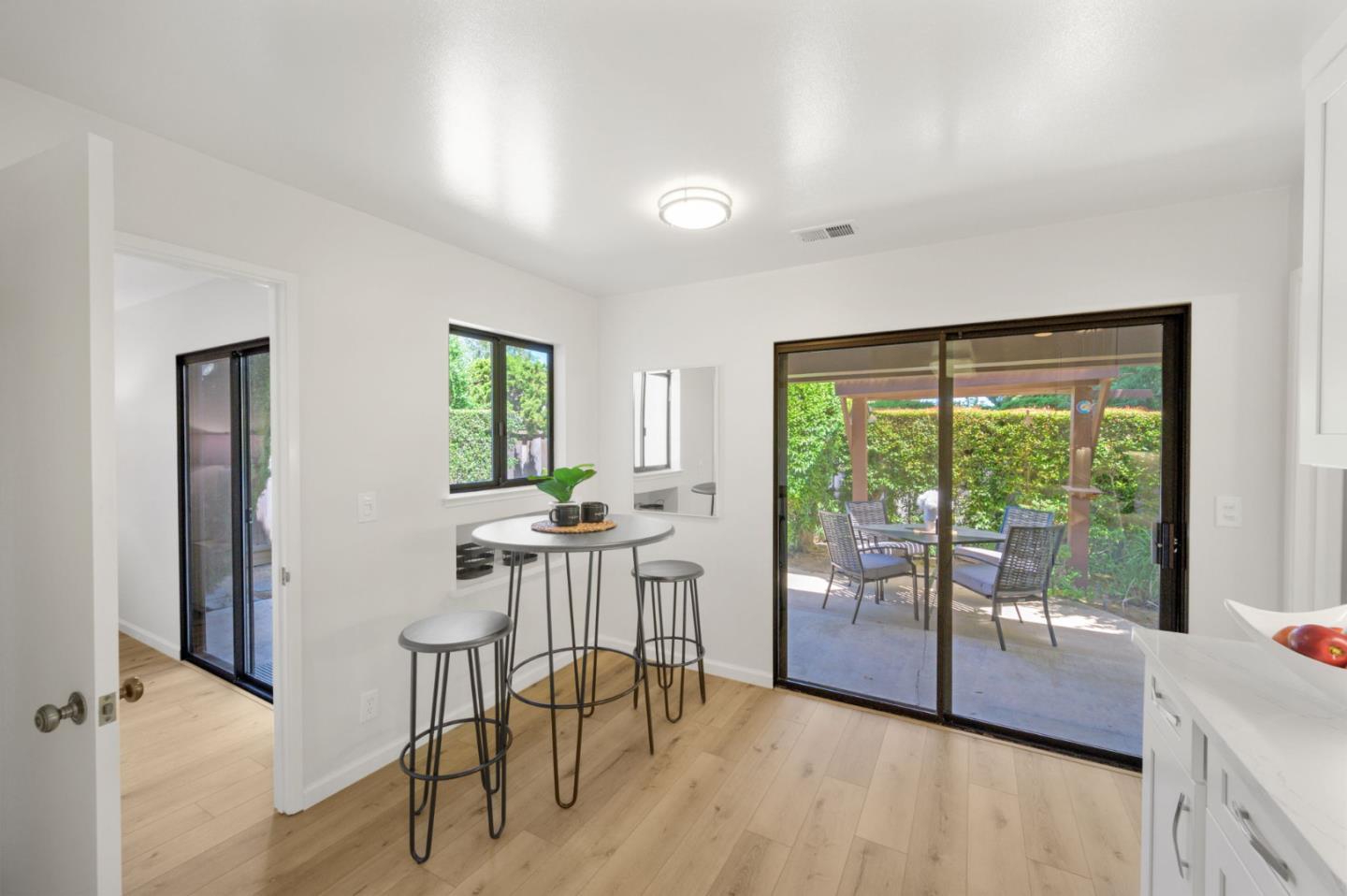 Detail Gallery Image 13 of 41 For 731 Old San Francisco Rd, Sunnyvale,  CA 94086 - 4 Beds | 2/1 Baths
