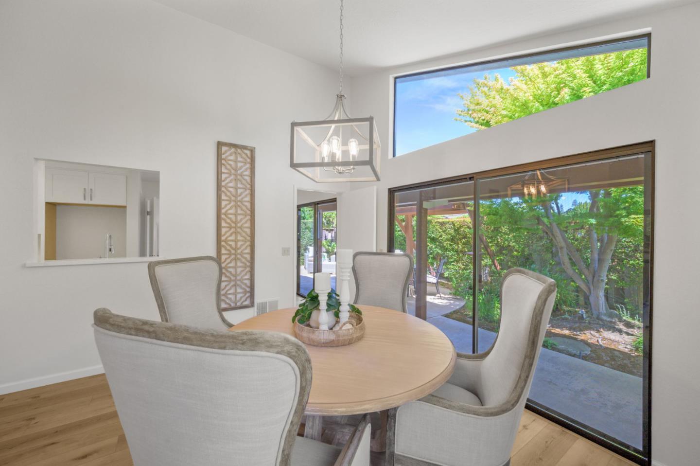 Detail Gallery Image 8 of 41 For 731 Old San Francisco Rd, Sunnyvale,  CA 94086 - 4 Beds | 2/1 Baths
