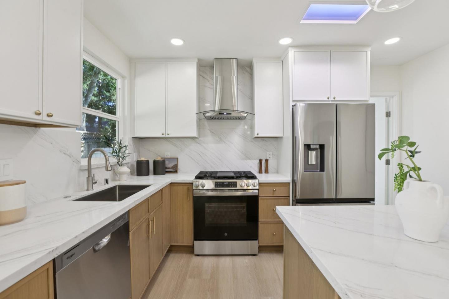 Detail Gallery Image 11 of 41 For 453 N Rengstorff Ave #15,  Mountain View,  CA 94043 - 3 Beds | 2 Baths
