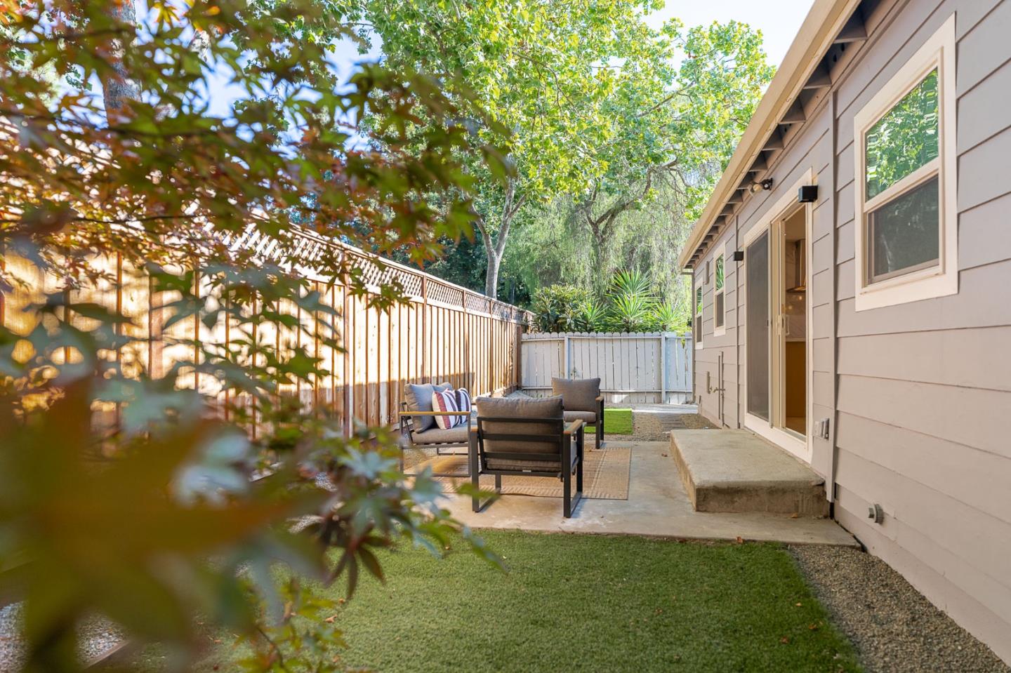 Detail Gallery Image 34 of 41 For 453 N Rengstorff Ave #15,  Mountain View,  CA 94043 - 3 Beds | 2 Baths