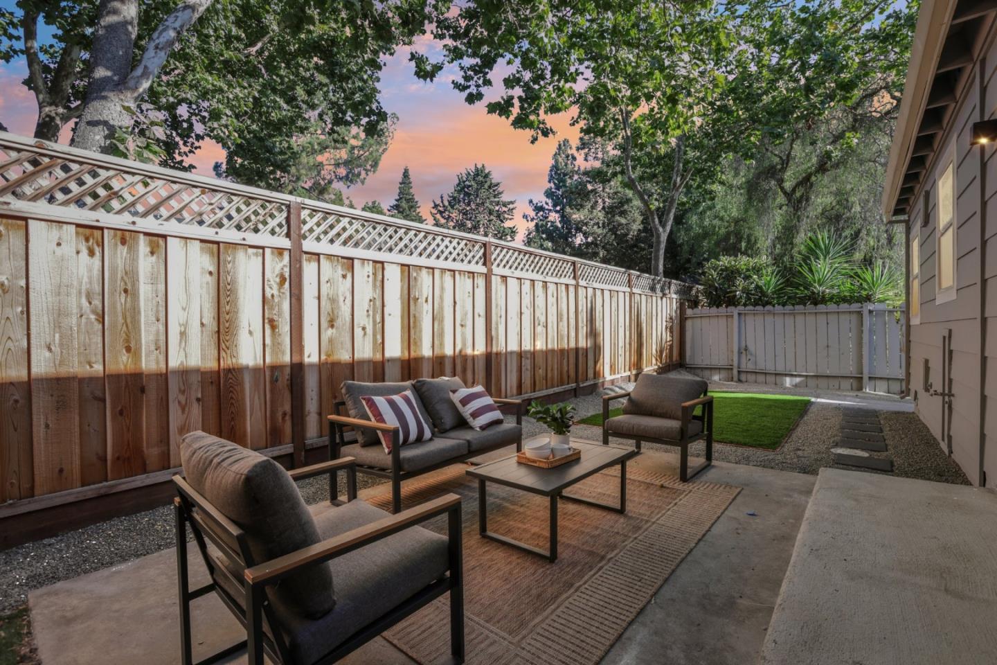 Detail Gallery Image 35 of 41 For 453 N Rengstorff Ave #15,  Mountain View,  CA 94043 - 3 Beds | 2 Baths