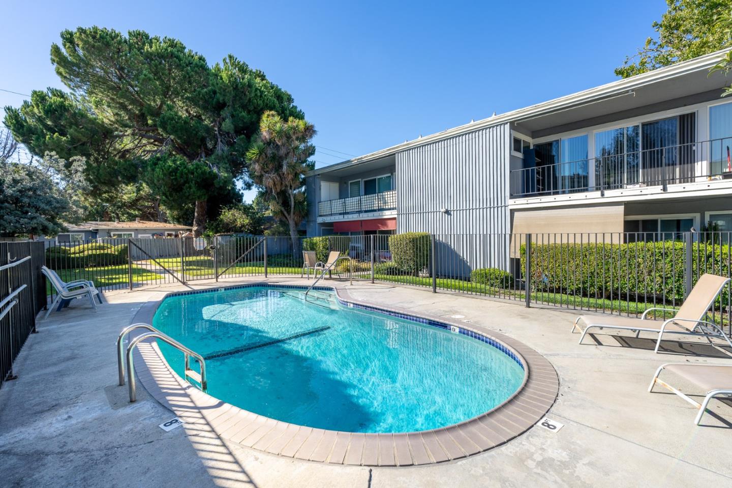 Detail Gallery Image 36 of 41 For 453 N Rengstorff Ave #15,  Mountain View,  CA 94043 - 3 Beds | 2 Baths