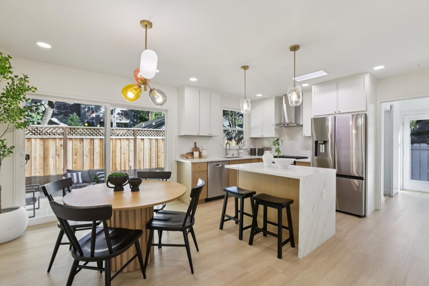 Detail Gallery Image 8 of 41 For 453 N Rengstorff Ave #15,  Mountain View,  CA 94043 - 3 Beds | 2 Baths