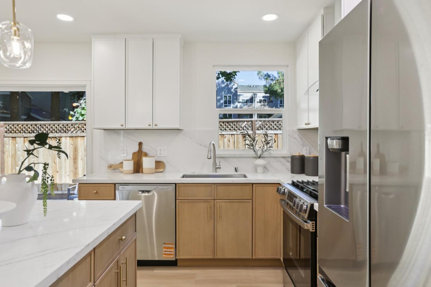 Detail Gallery Image 9 of 41 For 453 N Rengstorff Ave #15,  Mountain View,  CA 94043 - 3 Beds | 2 Baths