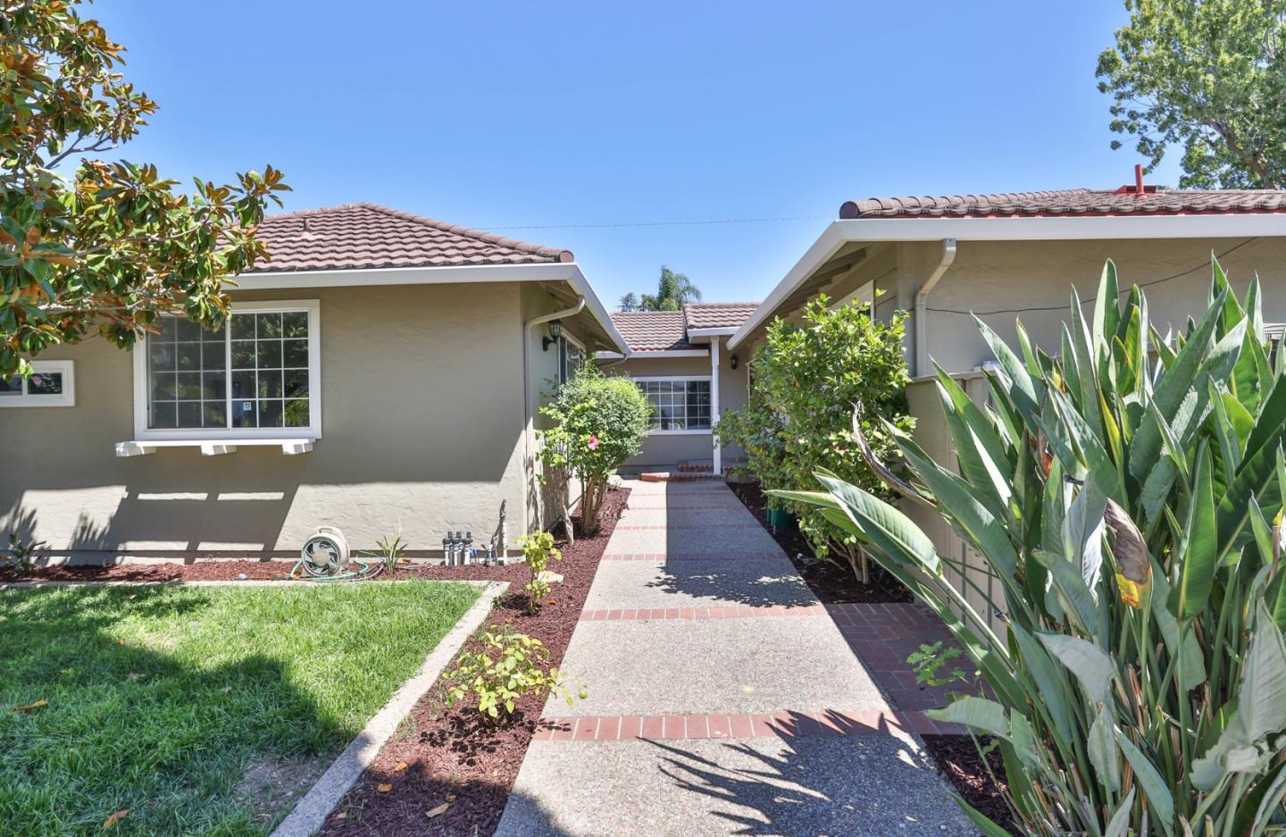 Detail Gallery Image 2 of 30 For 1330 Flower Ct, Cupertino,  CA 95014 - 4 Beds | 2/1 Baths