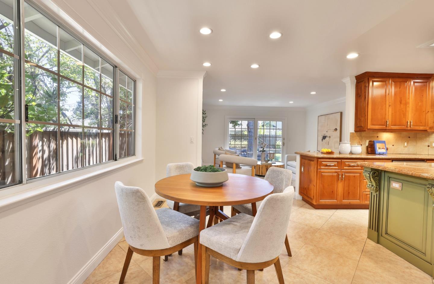 Detail Gallery Image 6 of 30 For 1330 Flower Ct, Cupertino,  CA 95014 - 4 Beds | 2/1 Baths