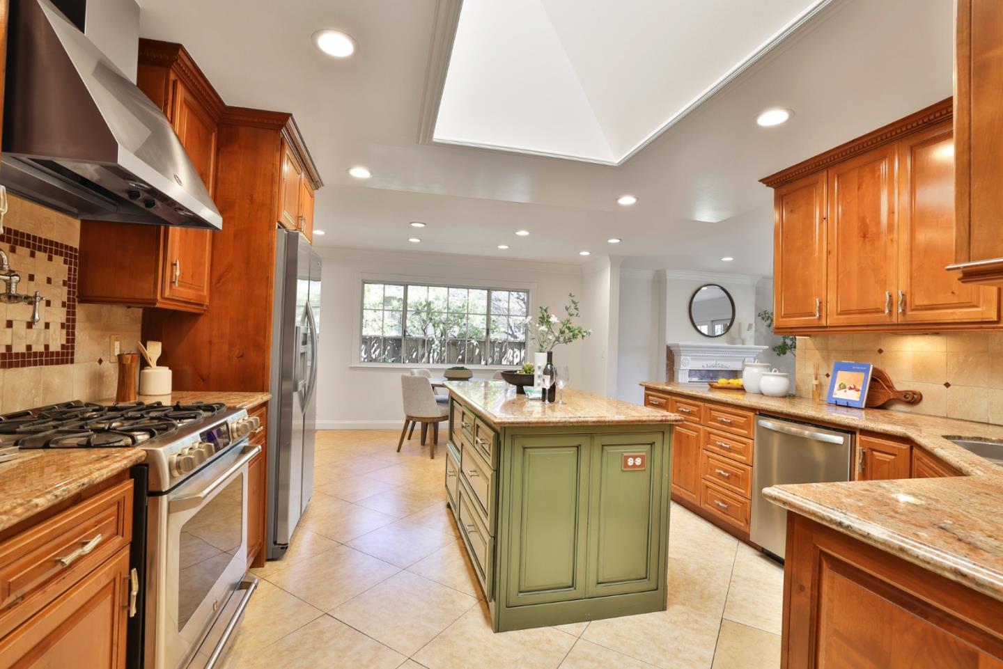 Detail Gallery Image 8 of 30 For 1330 Flower Ct, Cupertino,  CA 95014 - 4 Beds | 2/1 Baths