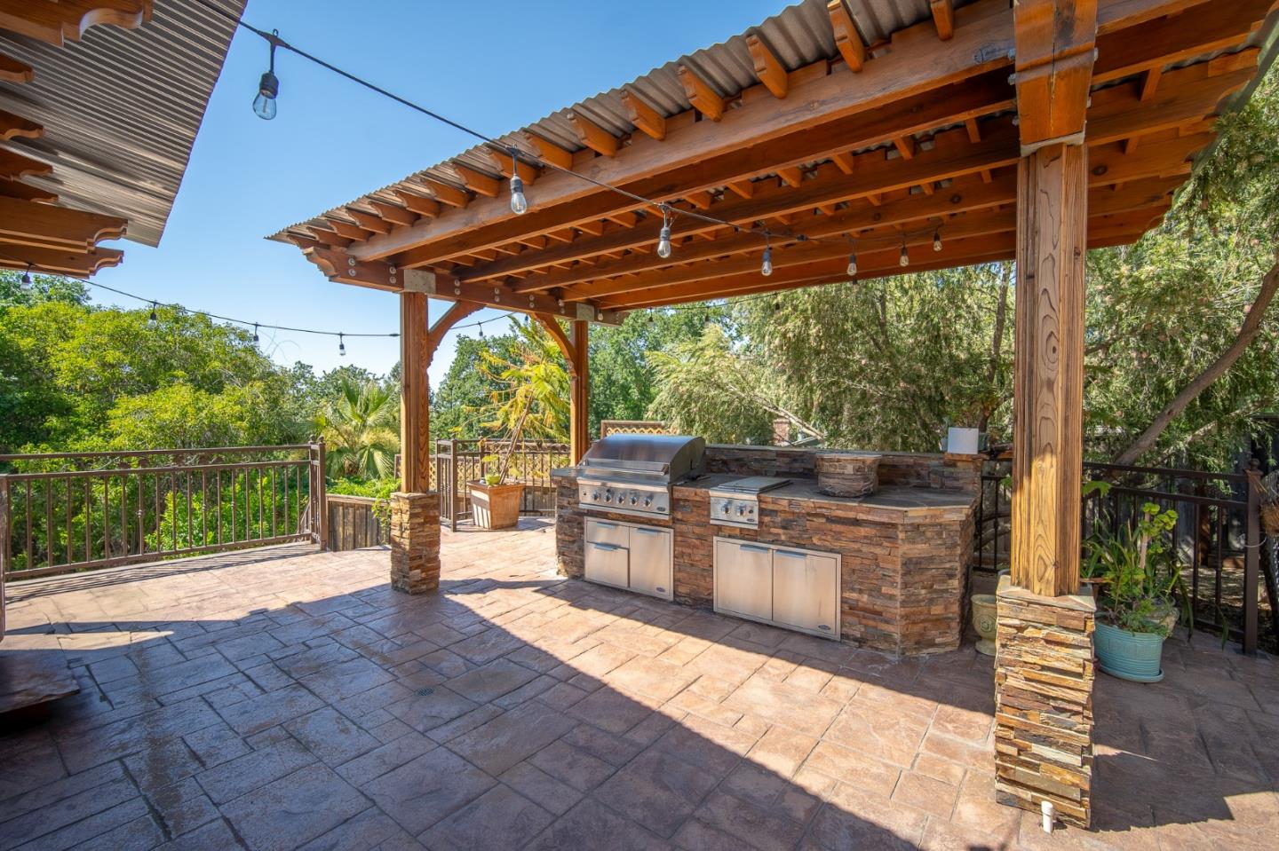 Detail Gallery Image 22 of 76 For 25 Adeline Dr, Walnut Creek,  CA 94596 - 4 Beds | 2/1 Baths