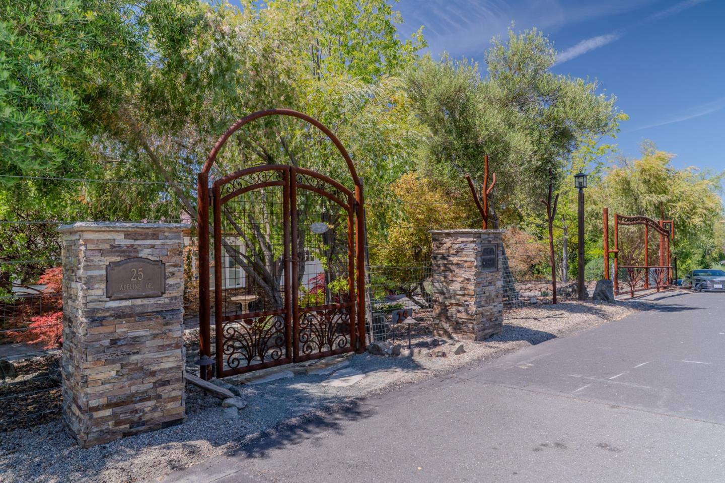 Detail Gallery Image 9 of 76 For 25 Adeline Dr, Walnut Creek,  CA 94596 - 4 Beds | 2/1 Baths