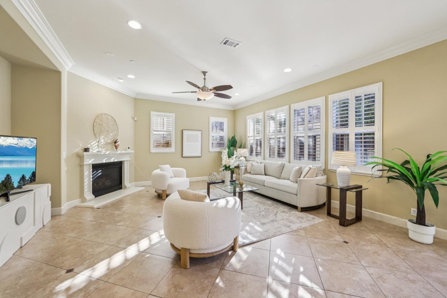 Detail Gallery Image 10 of 80 For 4511 Martin St, Union City,  CA 94587 - 5 Beds | 4 Baths