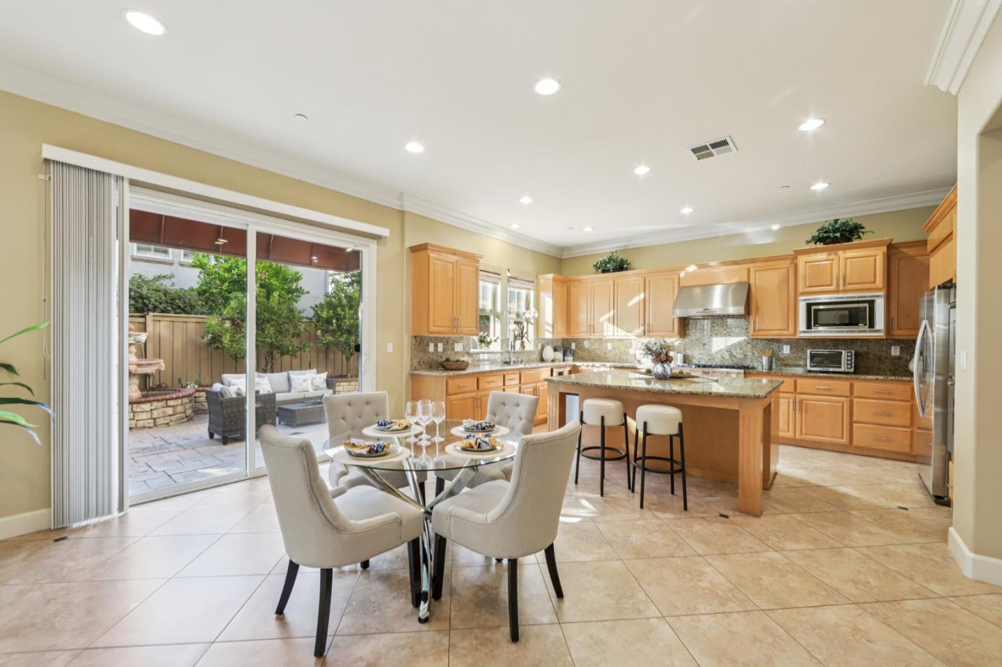 Detail Gallery Image 12 of 80 For 4511 Martin St, Union City,  CA 94587 - 5 Beds | 4 Baths