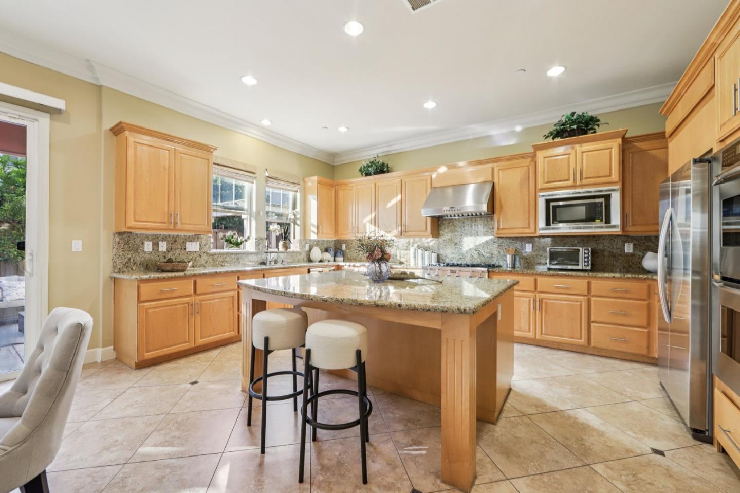 Detail Gallery Image 13 of 80 For 4511 Martin St, Union City,  CA 94587 - 5 Beds | 4 Baths